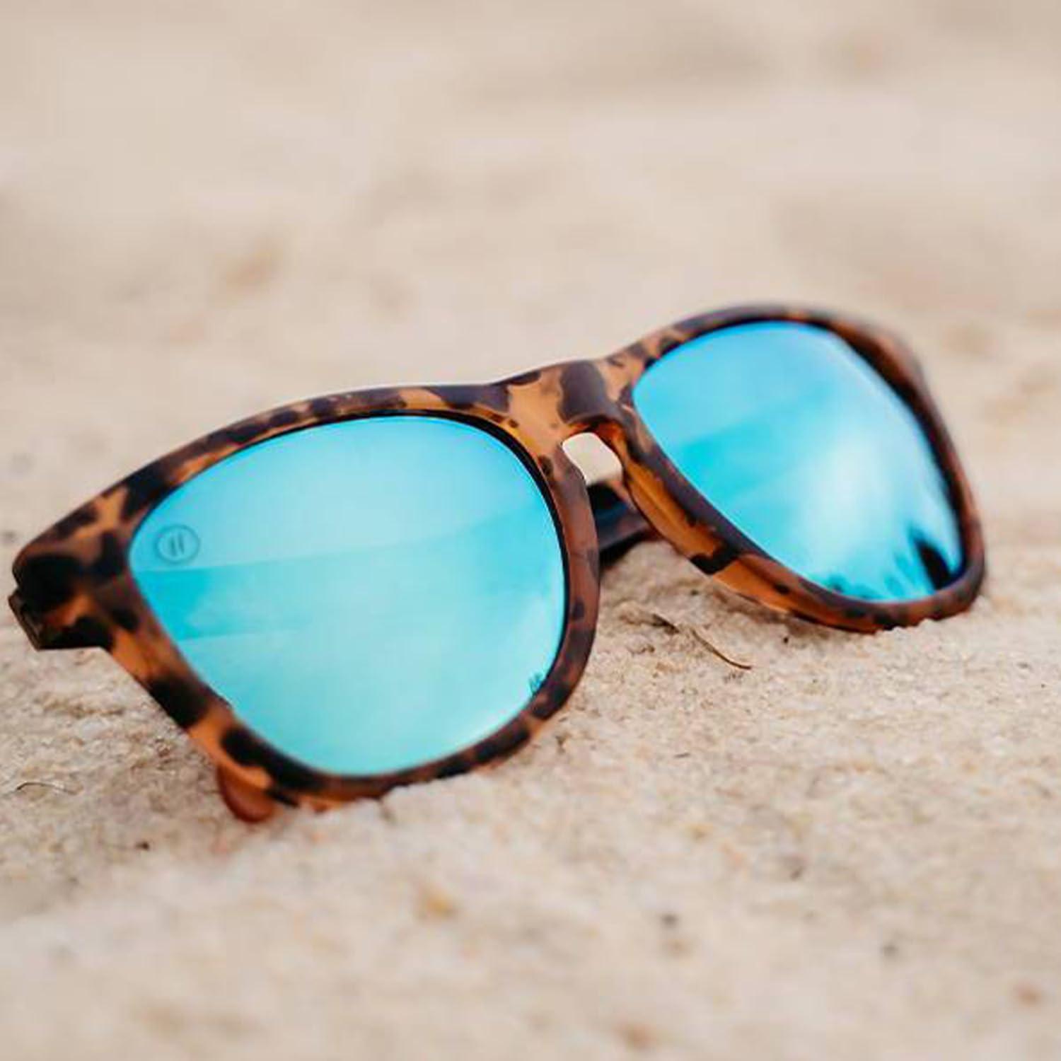 408-blenders-eyewear-l-series-polarized-sunglasses-classic-simple-frames-100-uv-protection-for-men-women-1.jpg